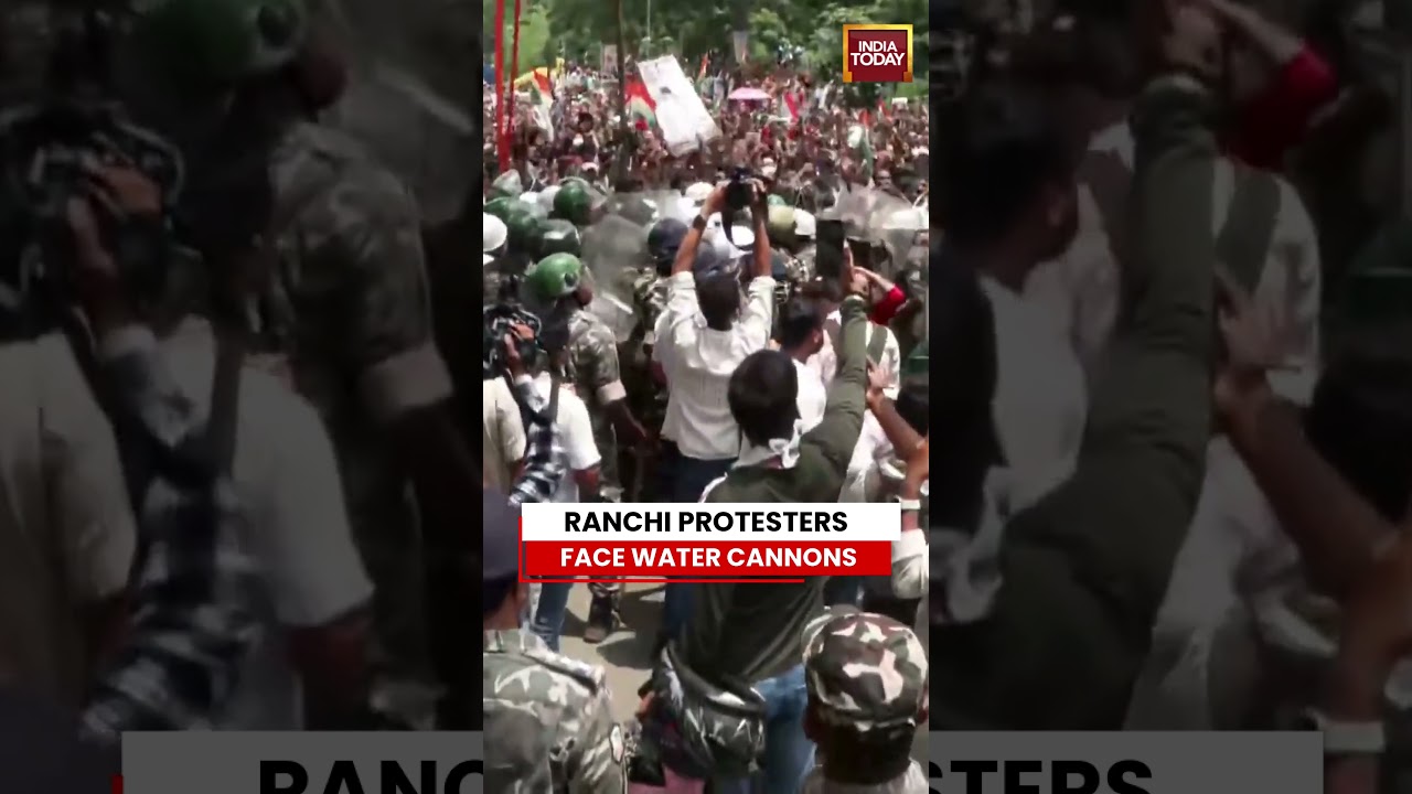 Ranchi Protest: Police Use Water Cannons On JPSC-JSSC Student Protesters #RANCHI #JHARKHAND