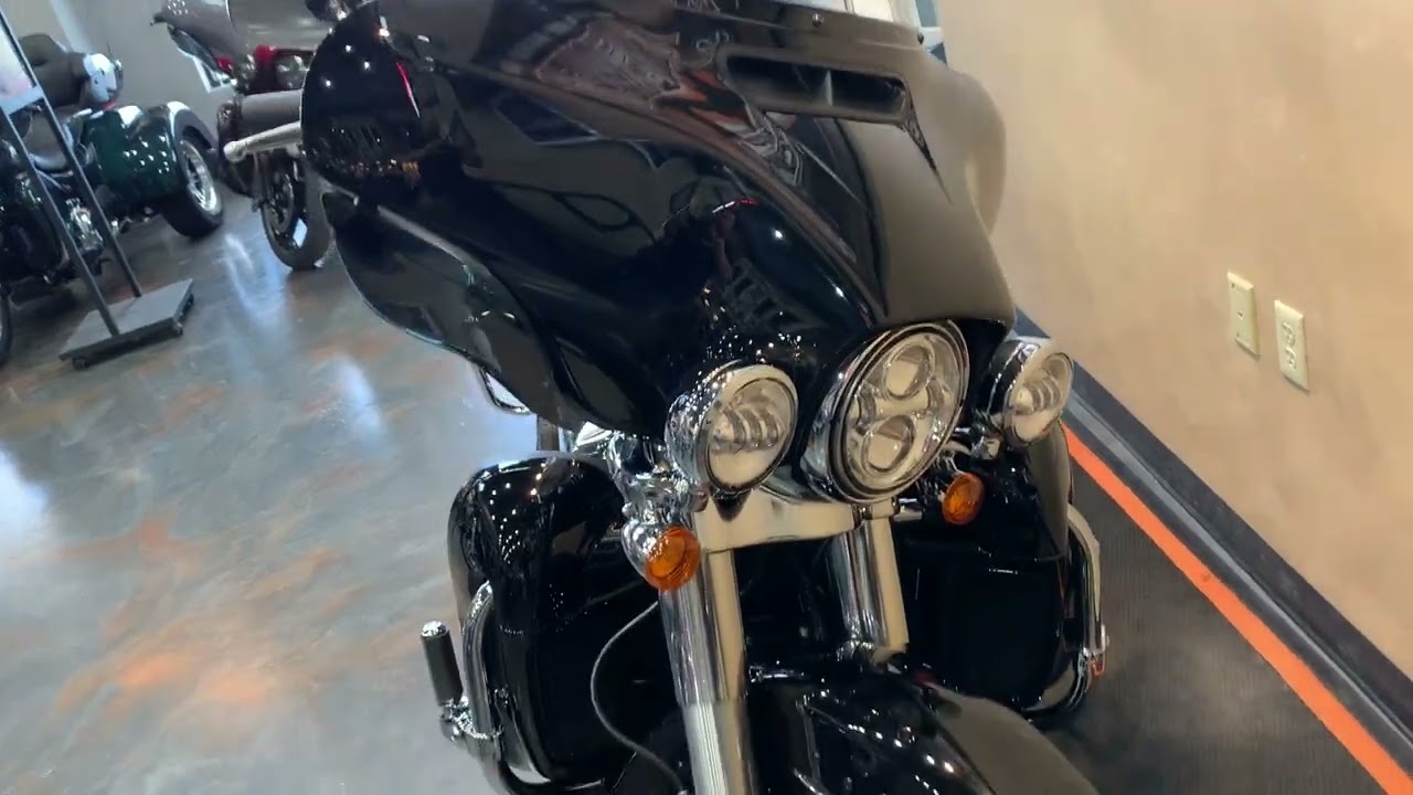2019 Harley-Davidson Ultra Limited in Vivid Black-FLHTK