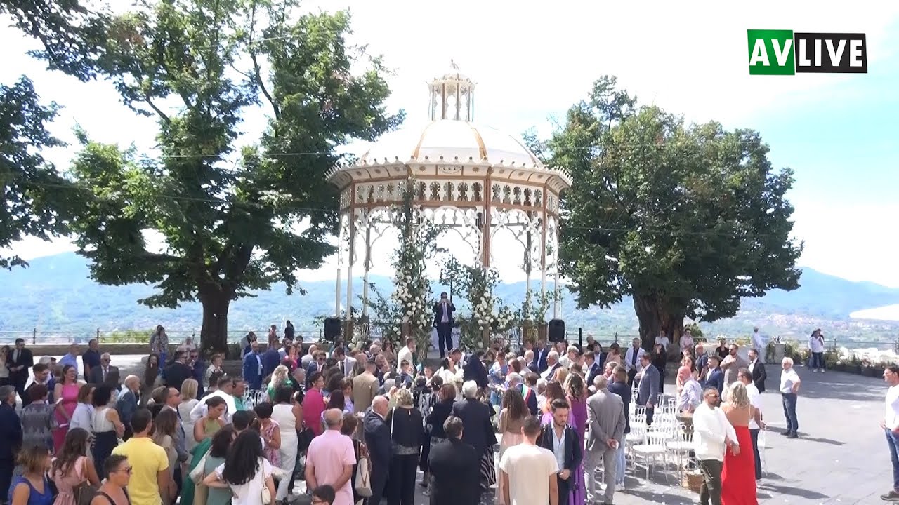 Giovanni e Elena sposi in Piazza del Sole
