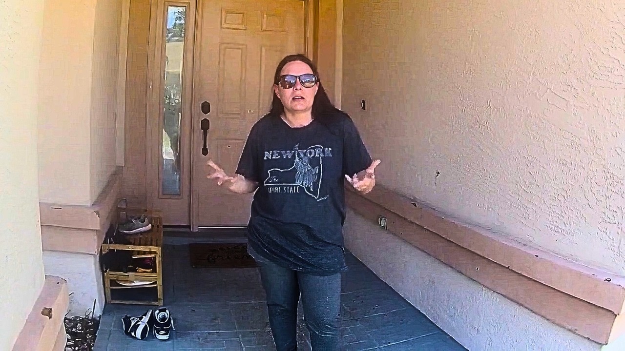 Teen Outsmarts Evil Mom After She Threatened Him With a Lawyer