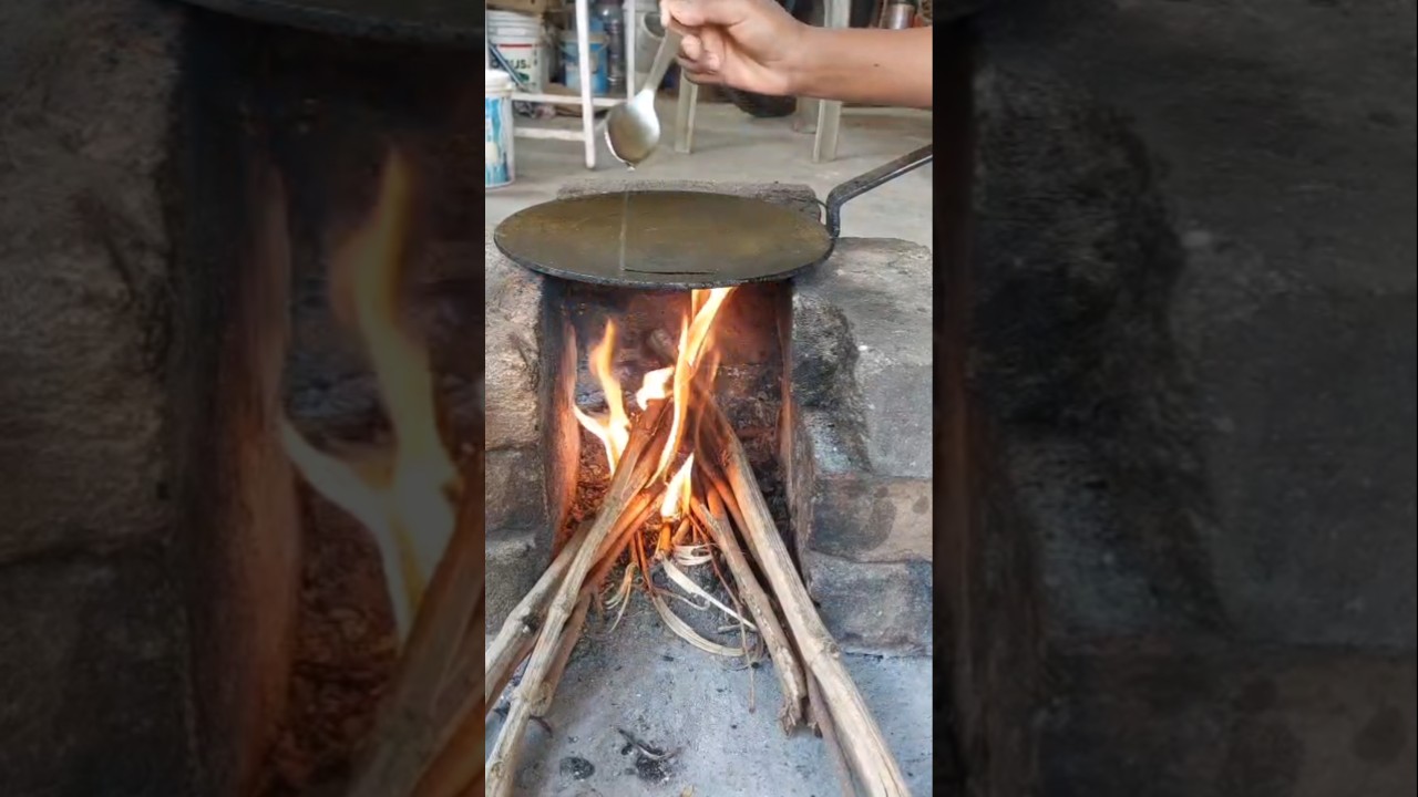 चावल और उरद दाल का छिलका रोटी 😋#chilkaroti #tastyfood #quickbite #easytocook #healthyfood