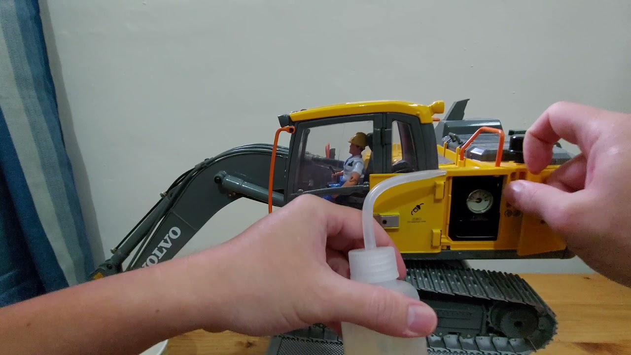 RC HYDRAULIC EXCAVATOR VOLVO EC160E  1/14  小保養換液壓油