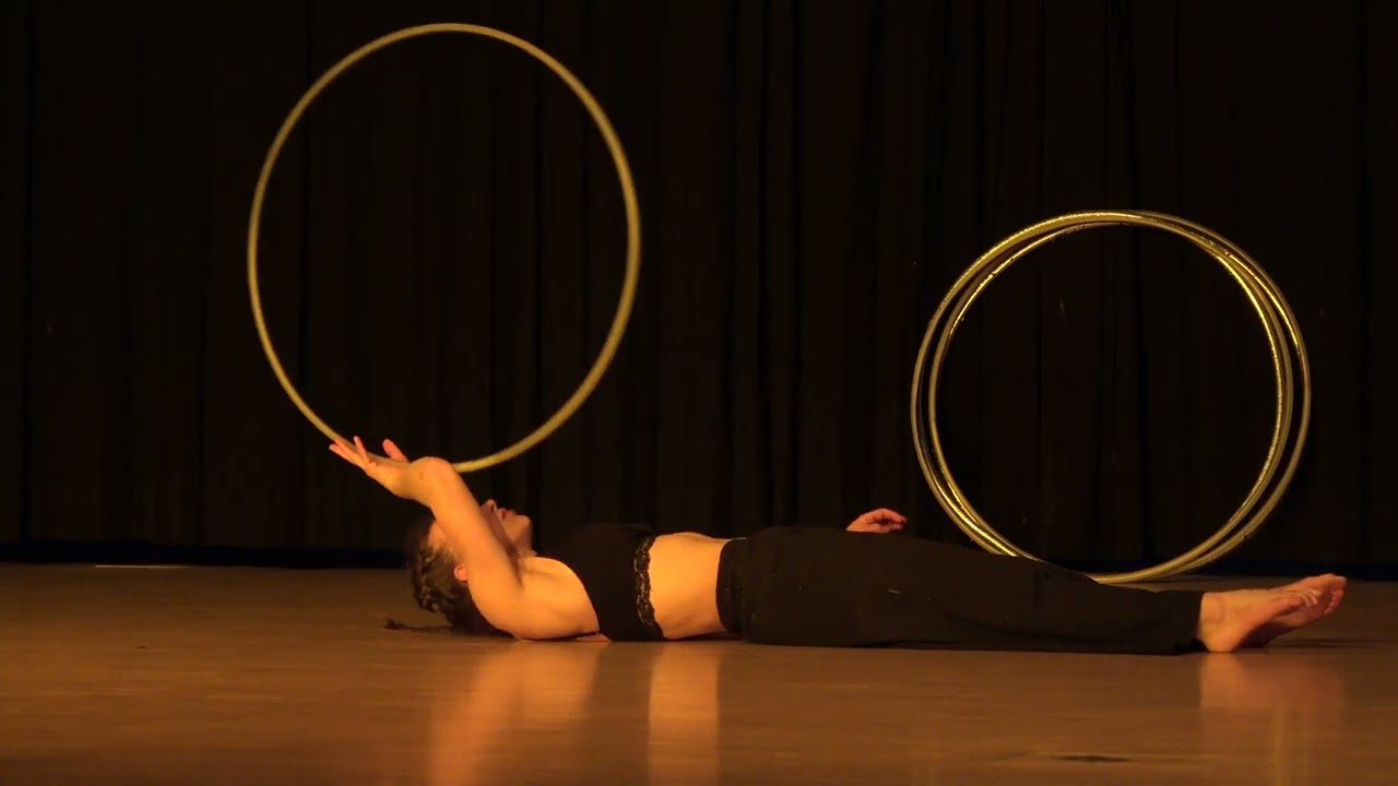 Soschia mit Hula Hoop-Reifen am Akro am Säntis 2022