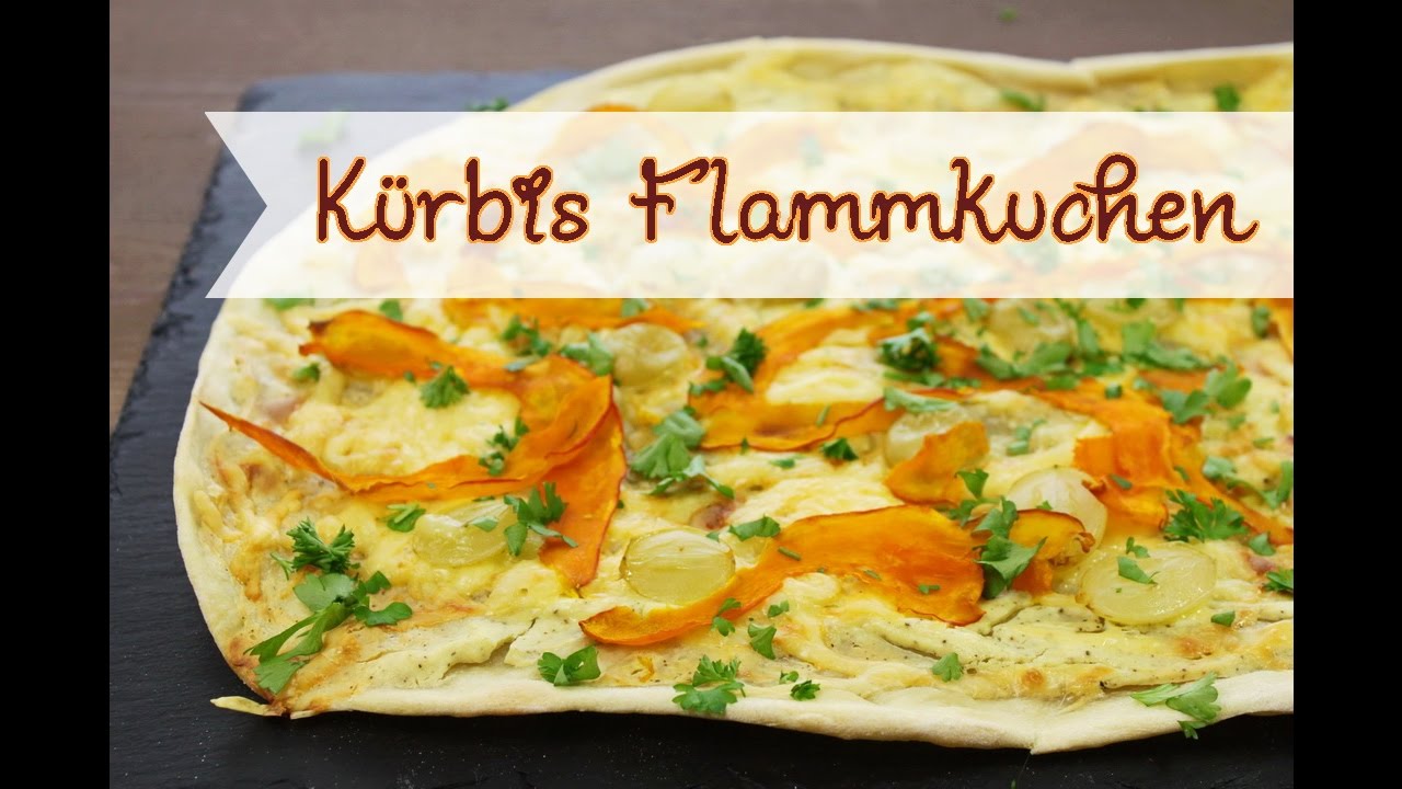 KÜRBIS FLAMMKUCHEN Rezept [mit Ziegenkäse & Trauben] | Flammkuchenteig selber machen