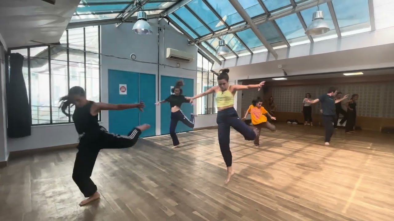 Justine Lala, professeur de Floorwork/Contemporain au Centre des Arts Vivants