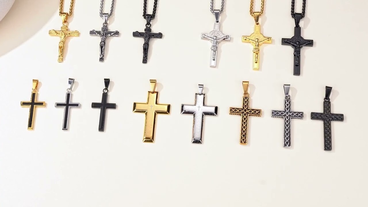 A timeless symbol of faith and thankfulness, perfect for gathering with those who matter most. ✝️💛