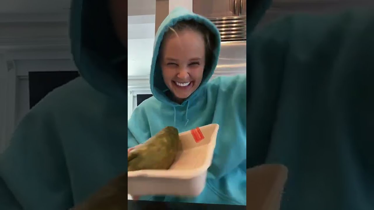 Dietitian Reviews JOJO Siwa's What I Eat in a Day