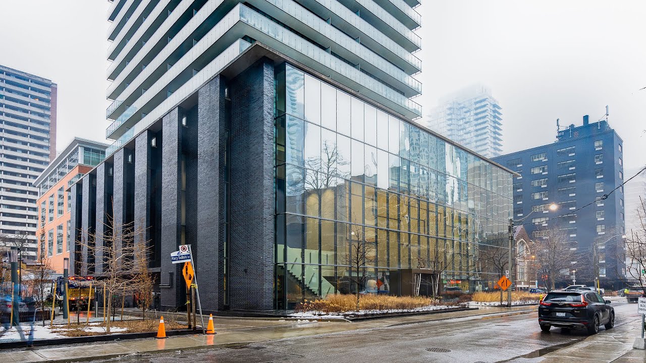 33 Charles Street East, Unit 4402