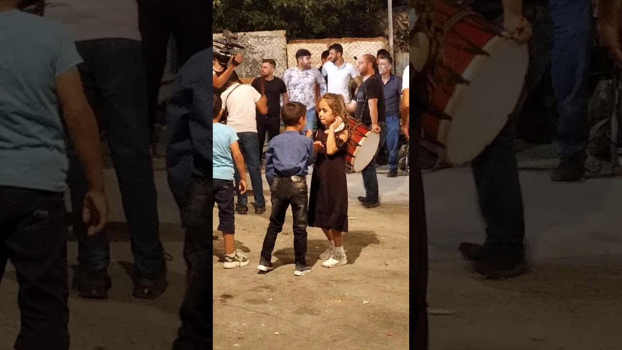 Adıyaman Karapınar mahllesin geceleri davul şovu 😂😂