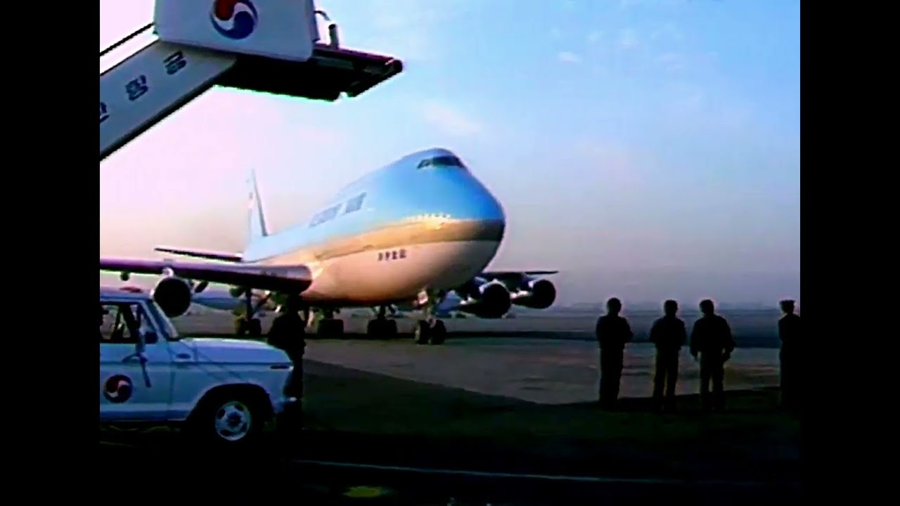 Korean Air 747-300 HL7468 down on finals in storm on Guam Aug 6 1997