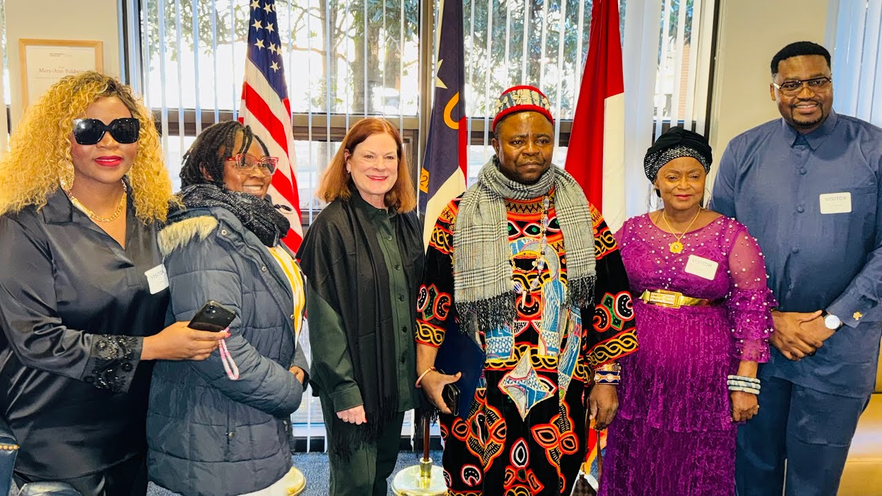 LE ROI BAMOUGOUM SA MAJESTE MOUMBE FOTSO MITTERRAND HONORÉ AUX USA AVANT SON RETOUR SU CAMEROUN