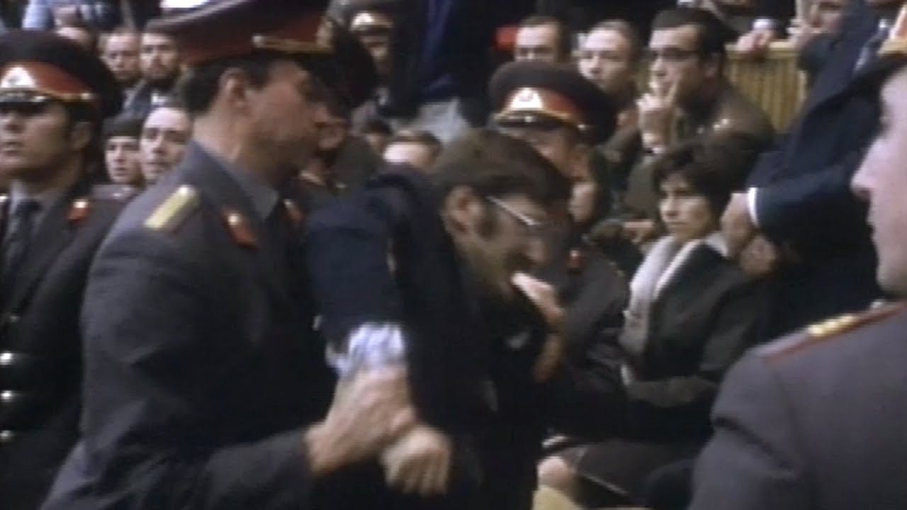 🔥 Alan Eagleson vs. Soviet Police &ndash; The Wildest Moment of the 1972 Summit Series!