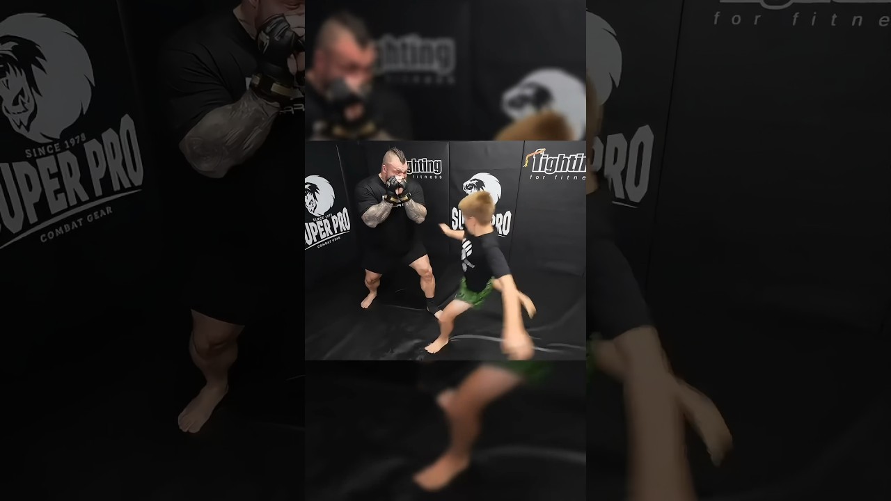 Этот ребенок пнул самого сильного человека в мире (@eddiehallwsm)