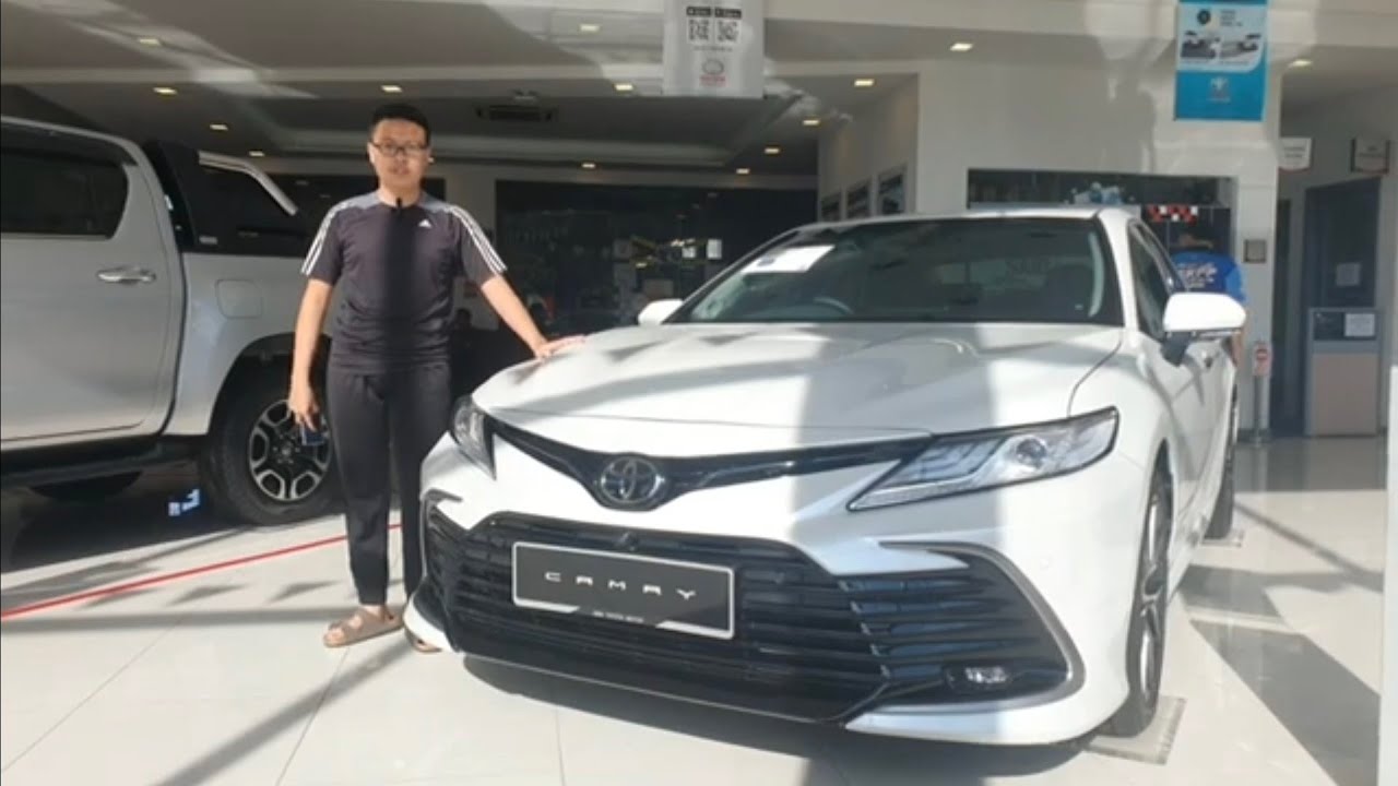 Toyota Camry facelift 2022 review. Kereta sedan Segmen-D mewah. Masih relevan & berbaloi ?
