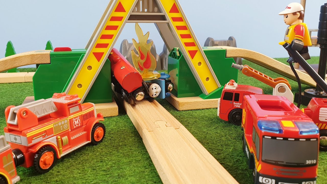 Thomas and Friends Bridge Crash Fire Brio Trains Wooden Railway Toy The Train Tank Engine Toys
