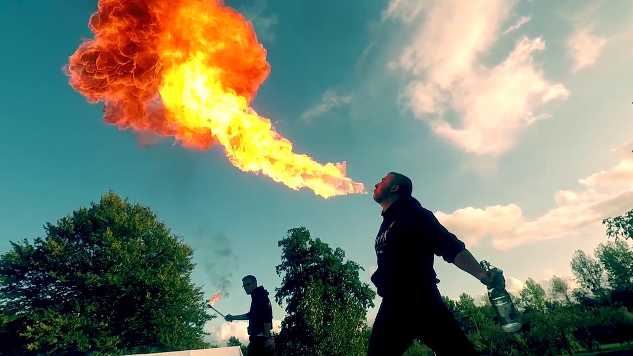 Spectacle de feu en Normandie / Le Peuple Du Feu : bolas, staff, cracheur de feu.