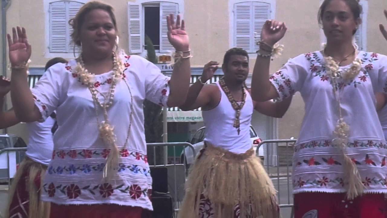 Niutao Fafine - Wallis Atalagi