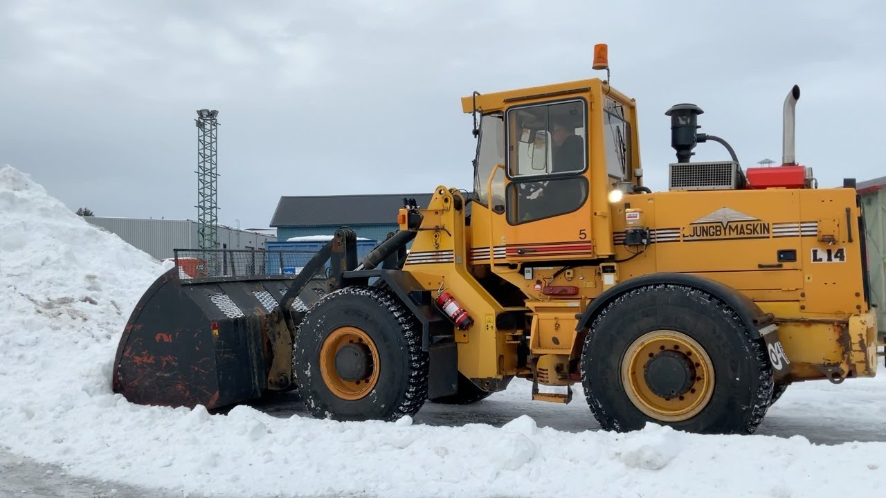 Köp Hjullastare Ljungby L14 med flera redskap på Klaravik