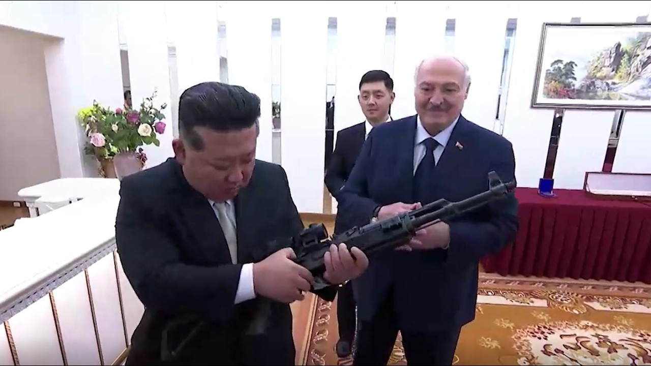 🔥🔥🔥Лукашенко и Ким Чен Ын обменялись подарками - оружие, золотые изделия, предметы искусства!!!🔥🔥🔥