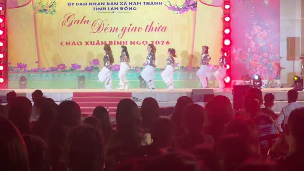 Nhảy shuffdane Xuân Xuân oi Xuân đã về . Nhóm nhảy shuffdane Mai yori Nam Thành 