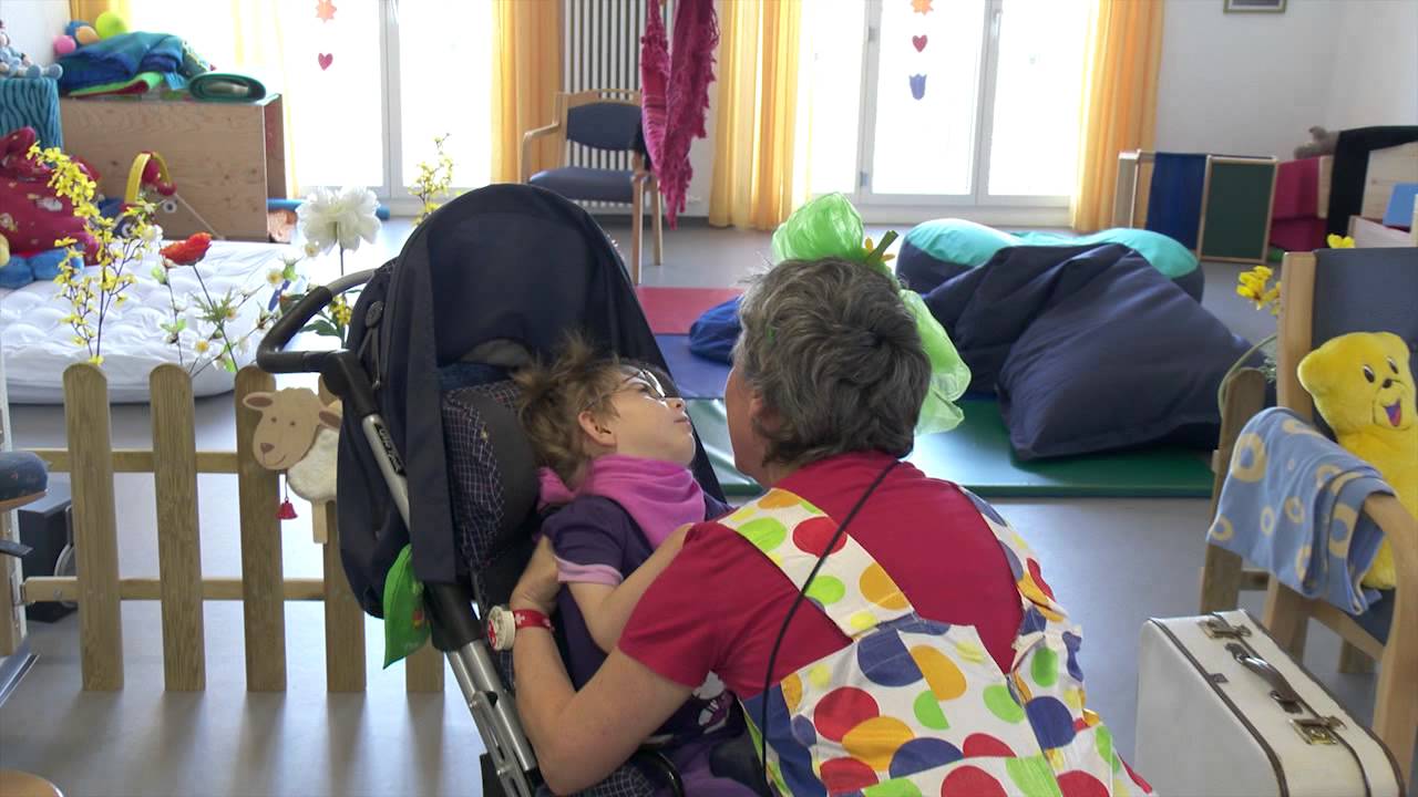 Stiftung Theodora: Herr und Frau Traum bei den Kindern mit Behinderung