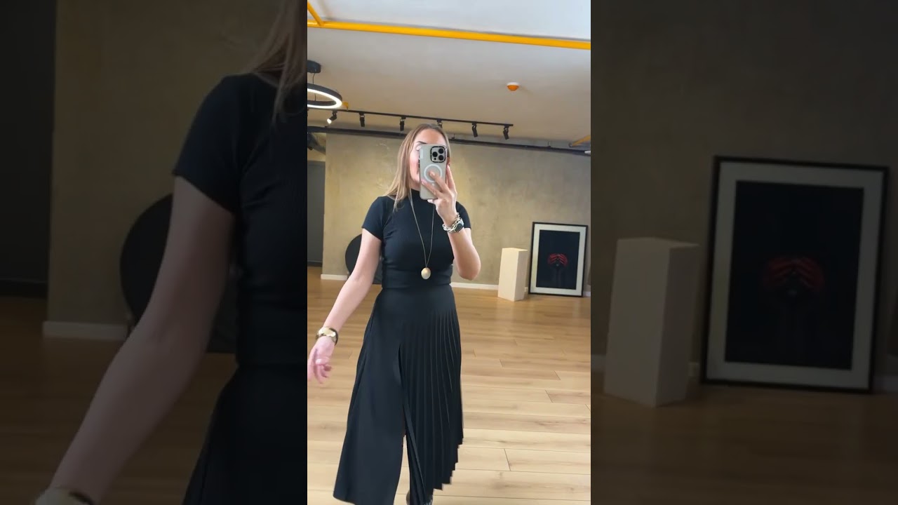 Piliseli Yırtma&ccedil;lı Midi Boy Şortlu Etek