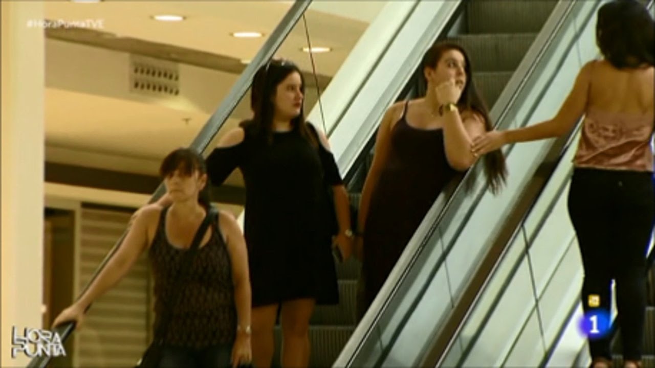 Hora punta  'El experimento de las escaleras mecánicas con chicas'