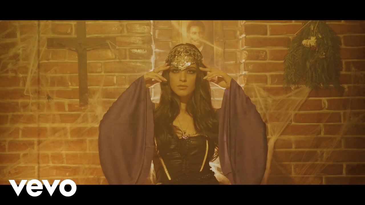 BAE - Brujita