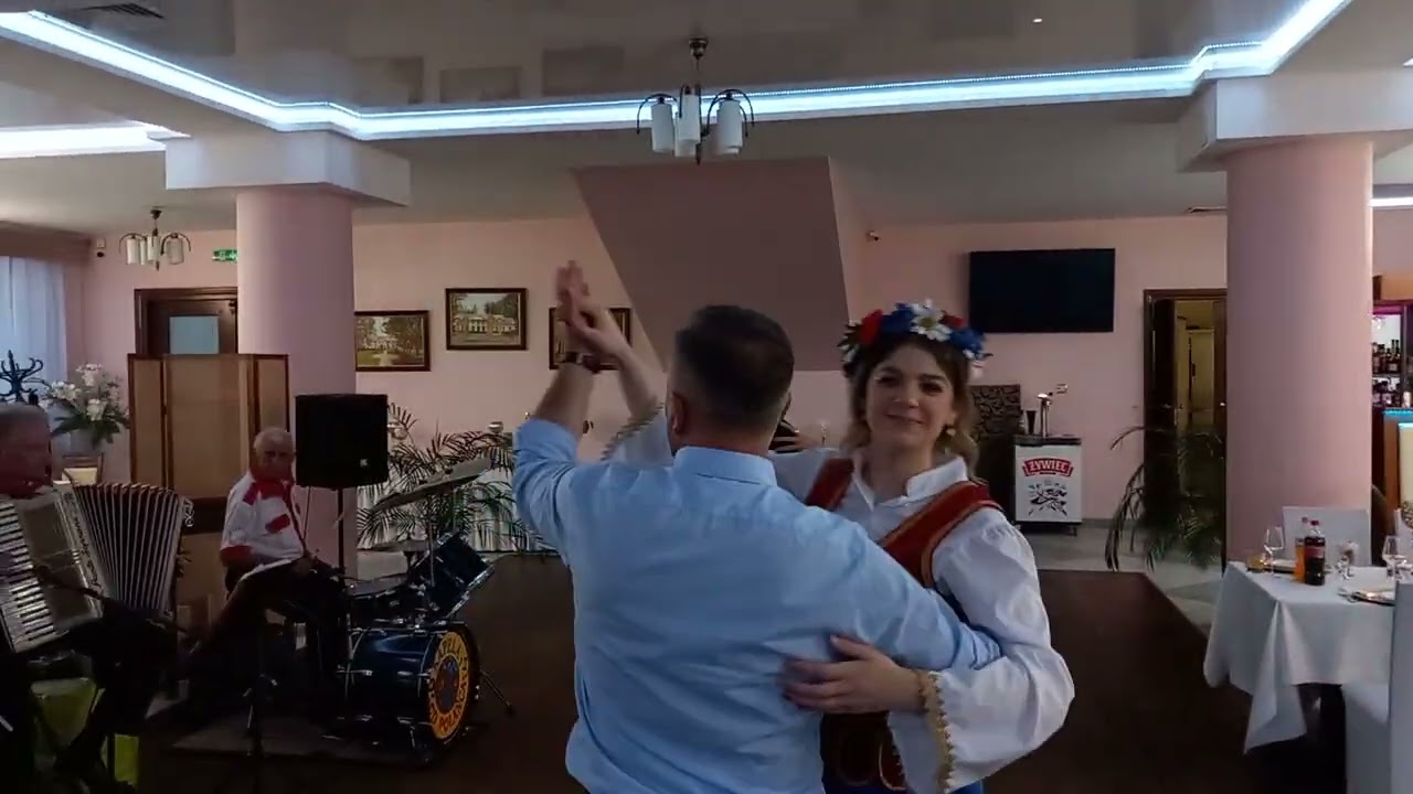 Na dworze ciemno. Kapela,,Od Połańca 