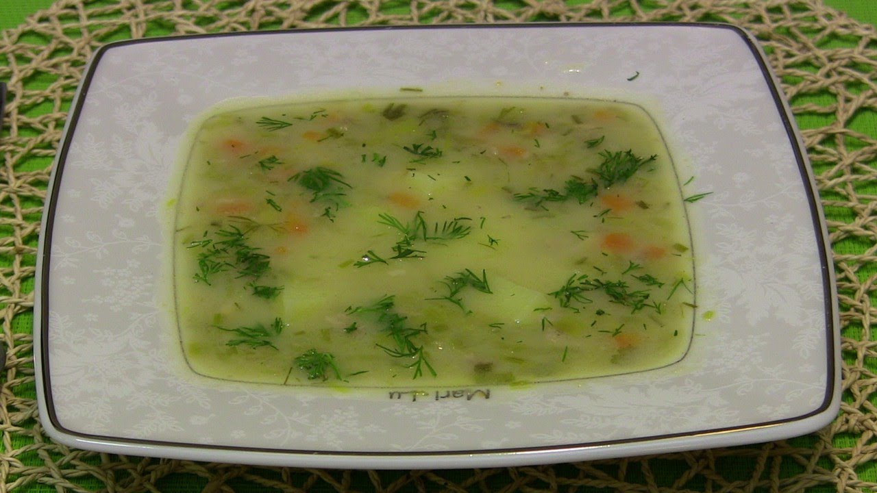 Zupa ogórkowa na żeberkach