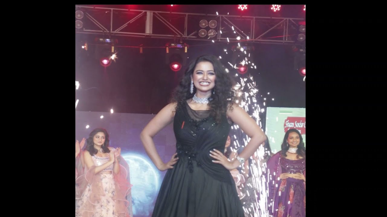 Tollywood actress Sohini Sarkar turned showstopper for  Sharad Sundari 2021