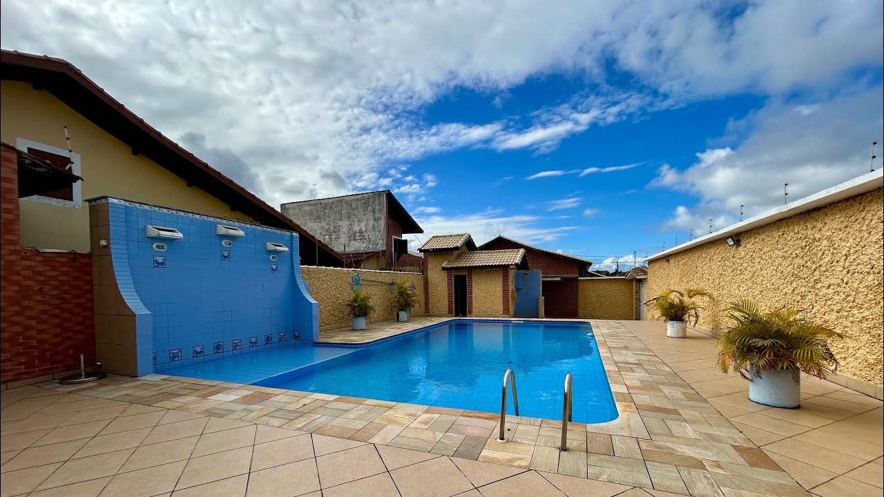LINDA CASA COM PISCINA COM 8 QUARTOS OTIMO PARA FAZER POUSADA OU HOTEL