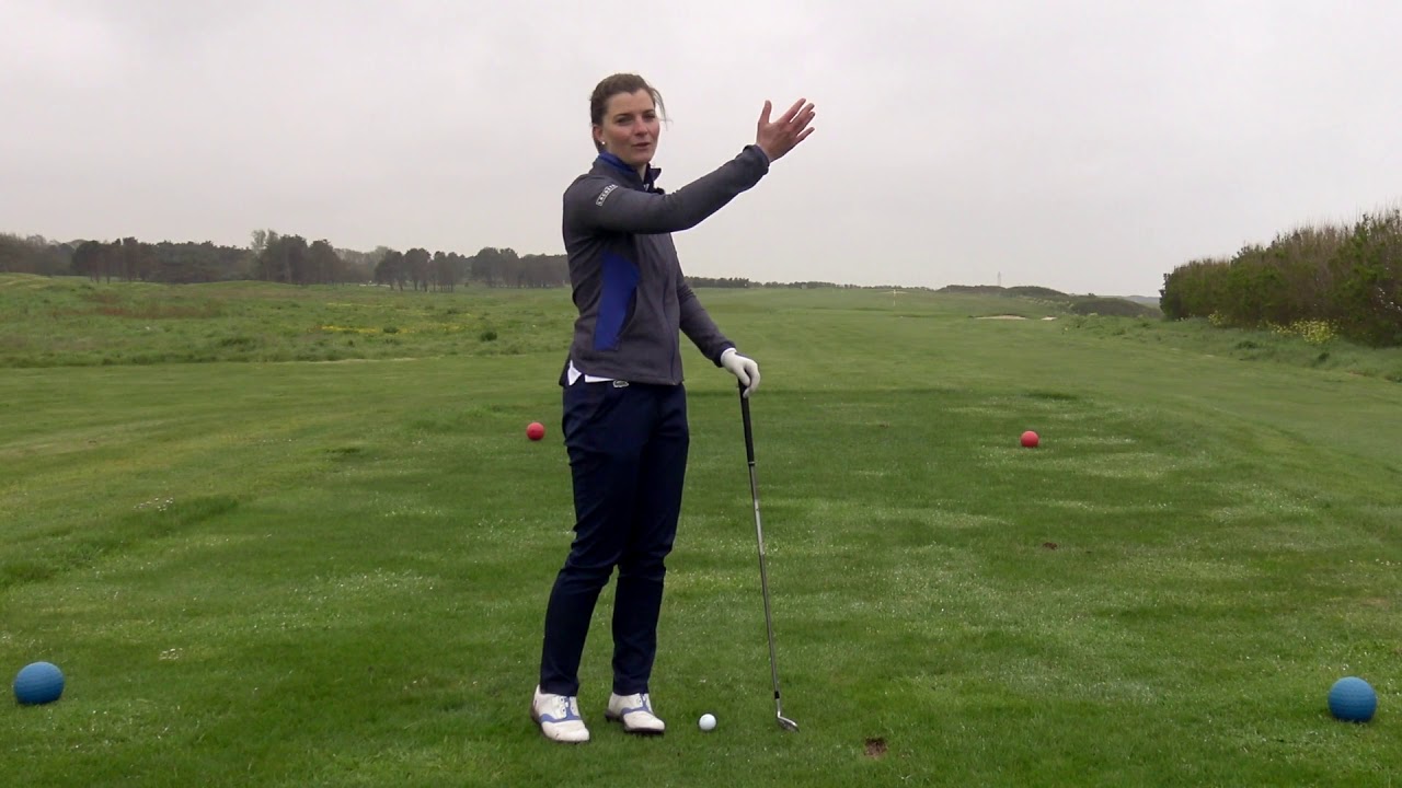 28 - Golf - Balle en fade