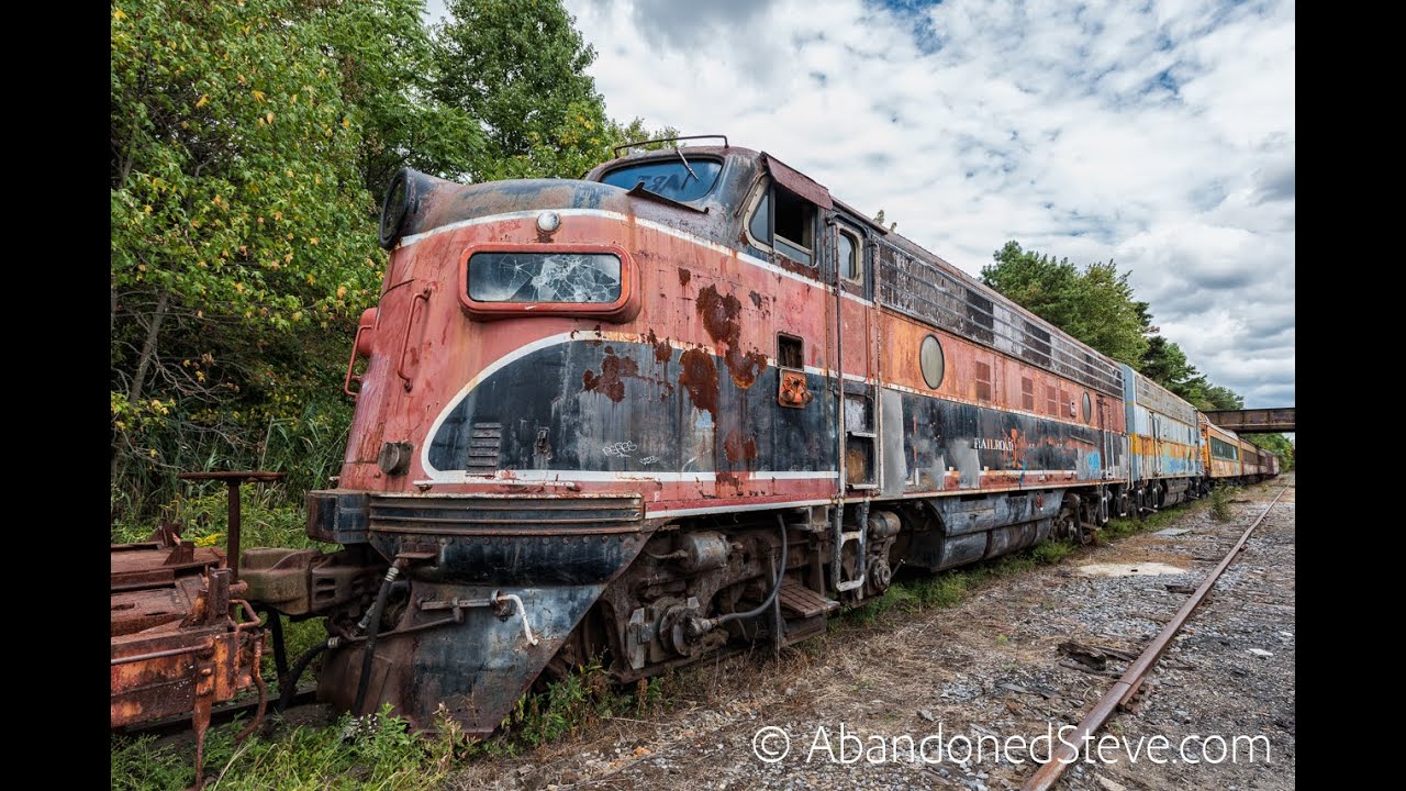 Urbex | Exploring Old Decaying Trains - Locomotives - Coaches