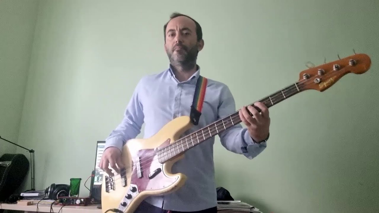 Out of the Roundabout - Bass solo - Patrick Djivas Bassline