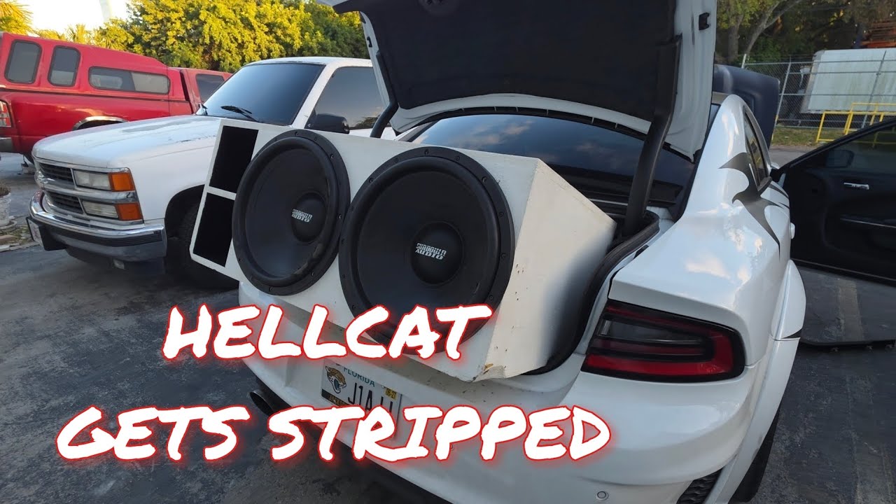 Клиент заставил меня демонтировать всю аудиосистему из его Hellcat.