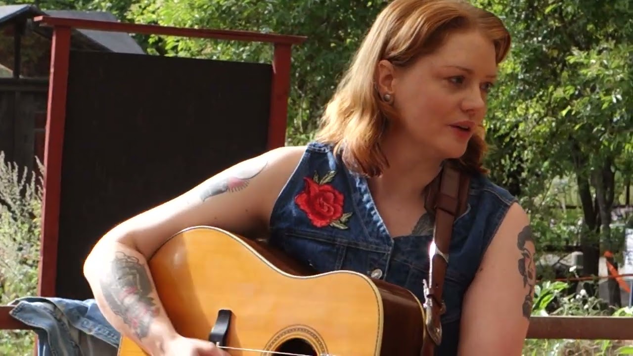 Afternoon jam session at the Vinterviken Bluegrass Festival. Stockholm, 30.07.2022.