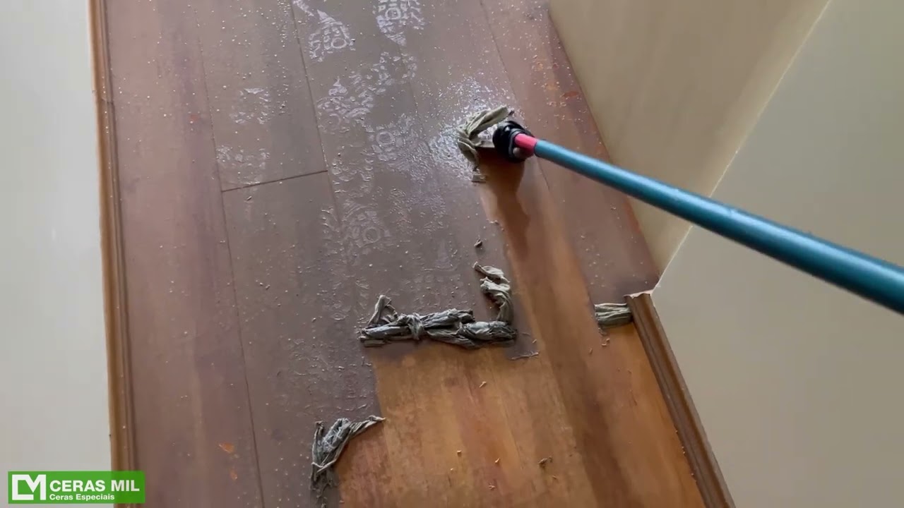 Como remover cera velha de piso laminado? Ceras Mil mostra neste vídeo! Chame no WhatsApp11987224190
