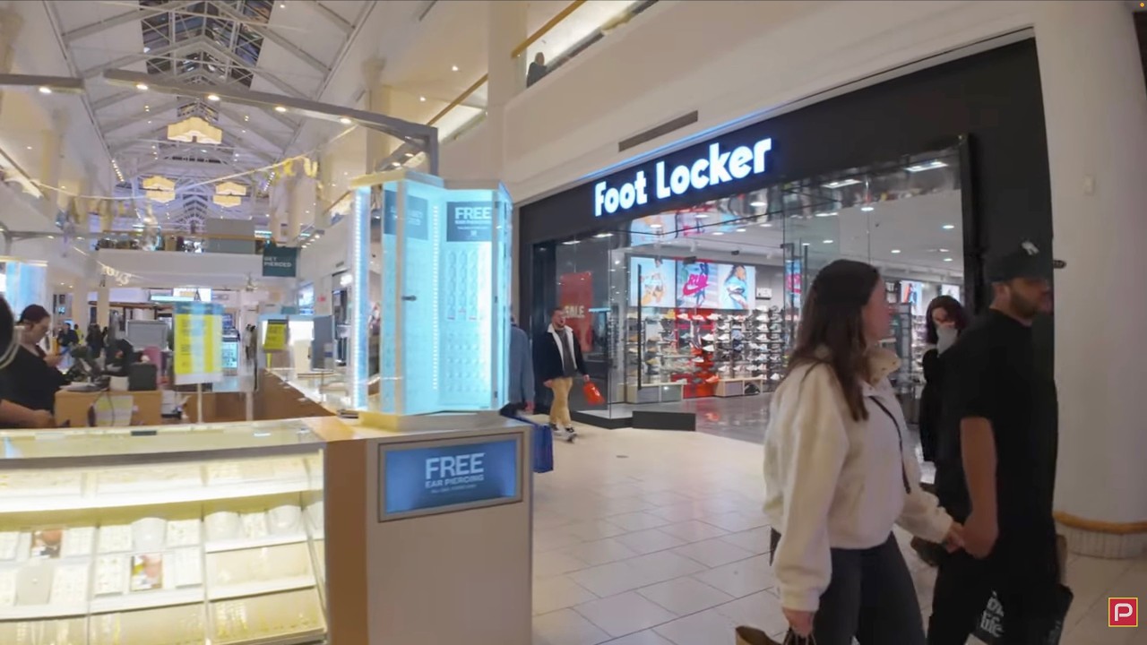 What Freehold Mall Looks Like on a Sunday