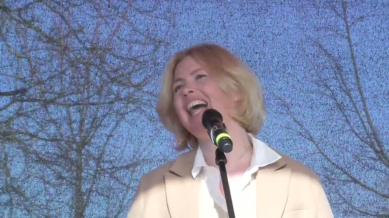,,Pelenė''-atlieka Gintarė Karaliūnaitė.