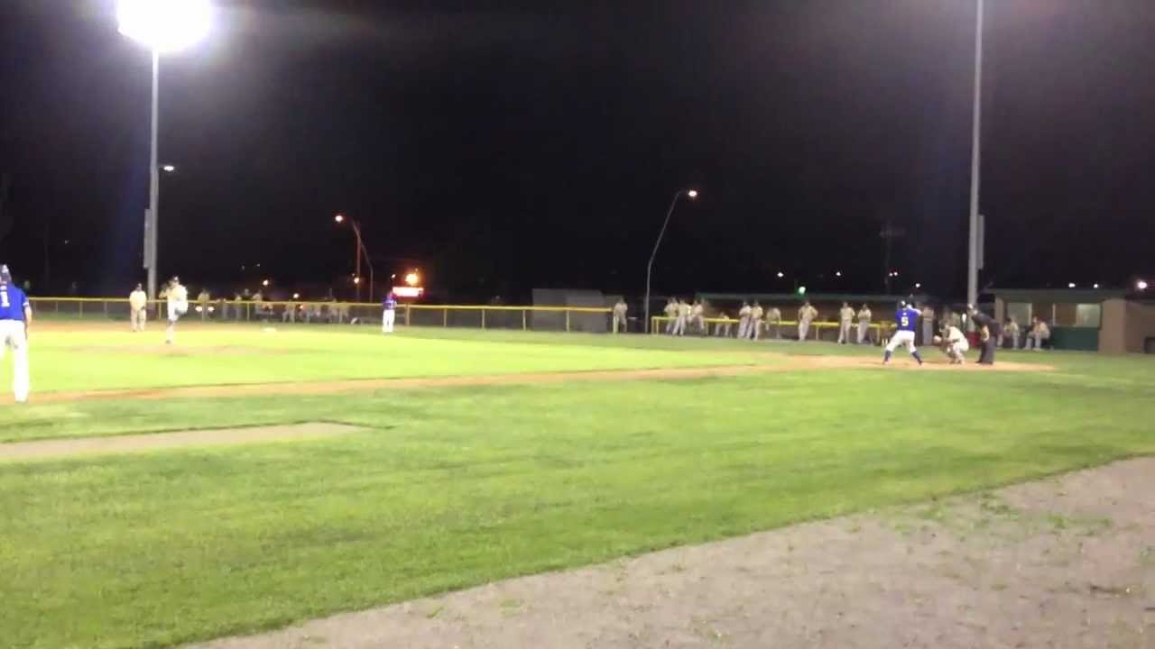 Randy Wells hits RBI single to left