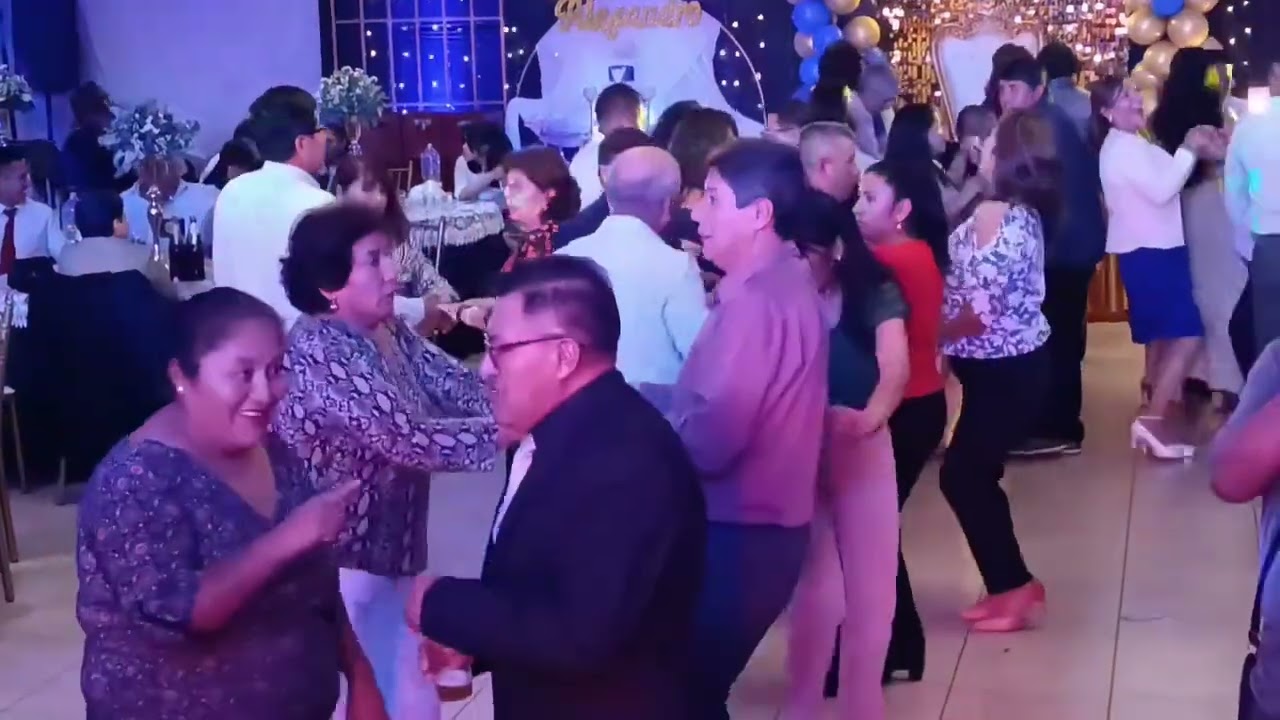 Alex Eusebio y los 7 Signos del Amor en vivo desde Arequipa.