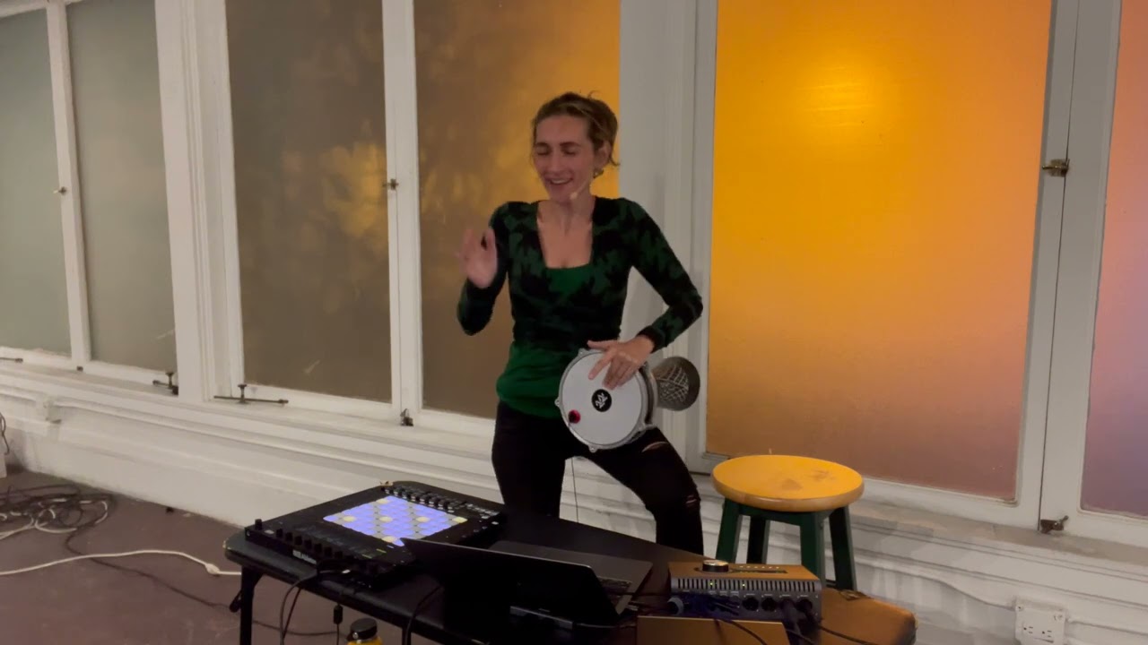 Electro-acoustic Improvisation - Vocals, darbuka, modular synthysizer