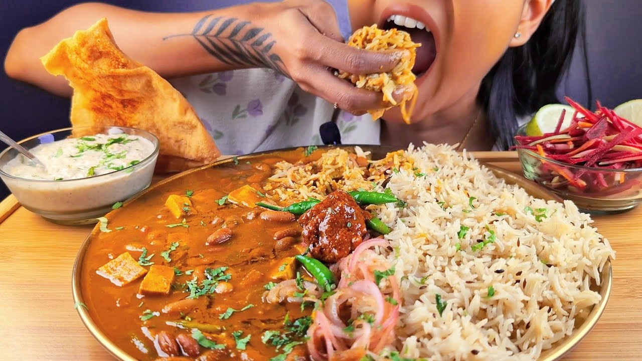 COOKING & EATING RAJMA PANEER WITH JEERA RICE, ACHARI PYAZ, HOMEMADE MANGO PICKLE, CHILLIES & RAITA