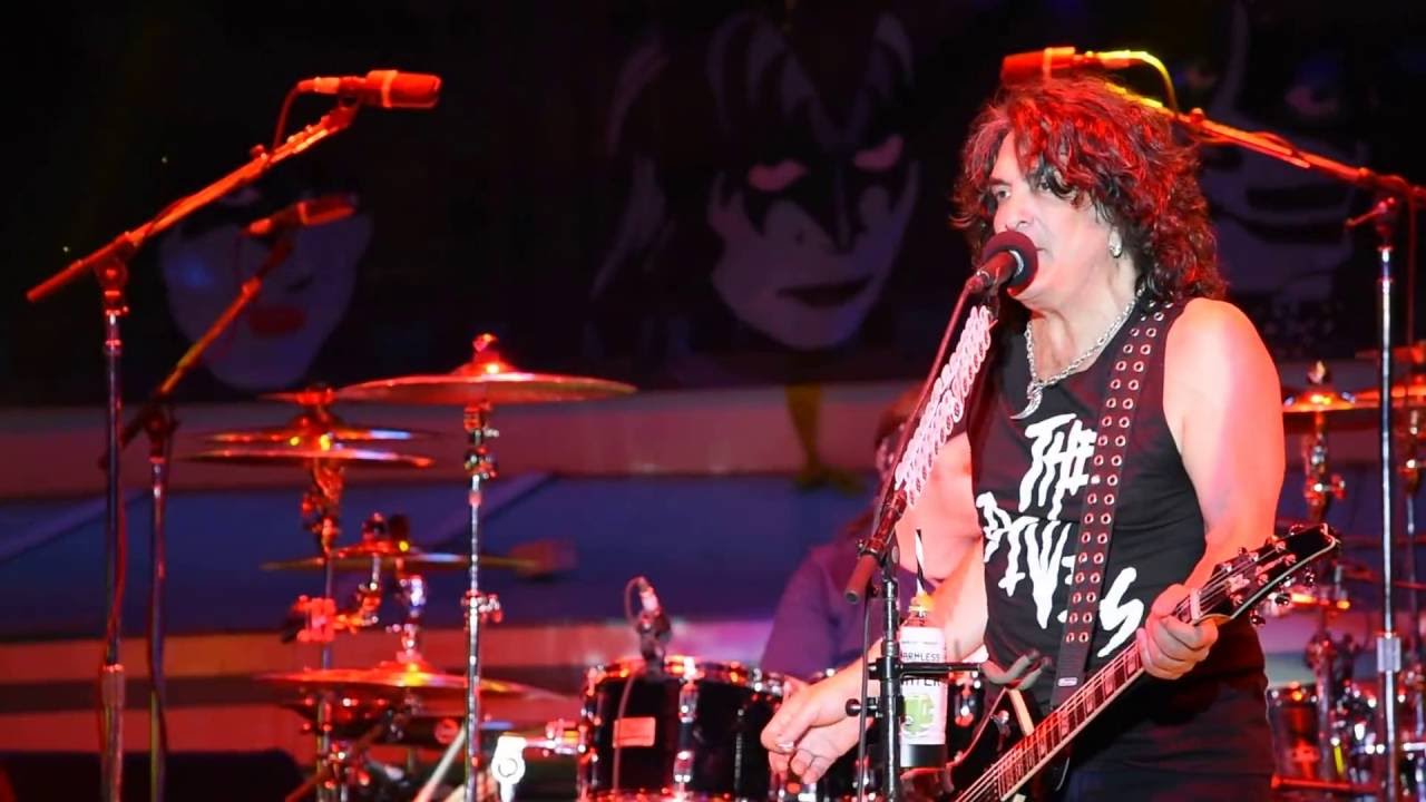 Kiss Kruise VI – Outdoor Show, part 4 of 11:  Watchin' You + Hotter Than Hell