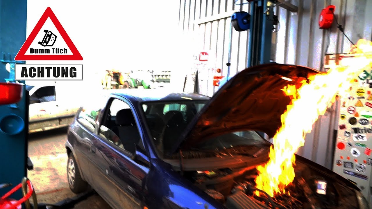 Motor fängt Feuer - Corsa nach der Motorwäsche| Dumm Tüch