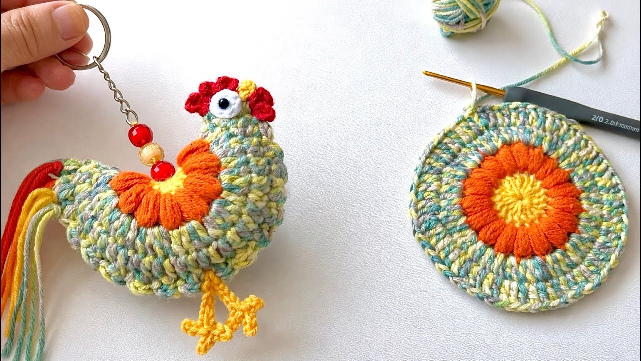 TEK PARÇA YUVARLAK MOTİFTEN Horozlu anahtarlık/How to make a puff pattern crochet rooster keychain