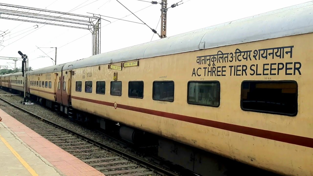 Vivek Express (Tuticorin-Okha) departs Krishnarajpuram hauled by Vatwa Shed WDM3D