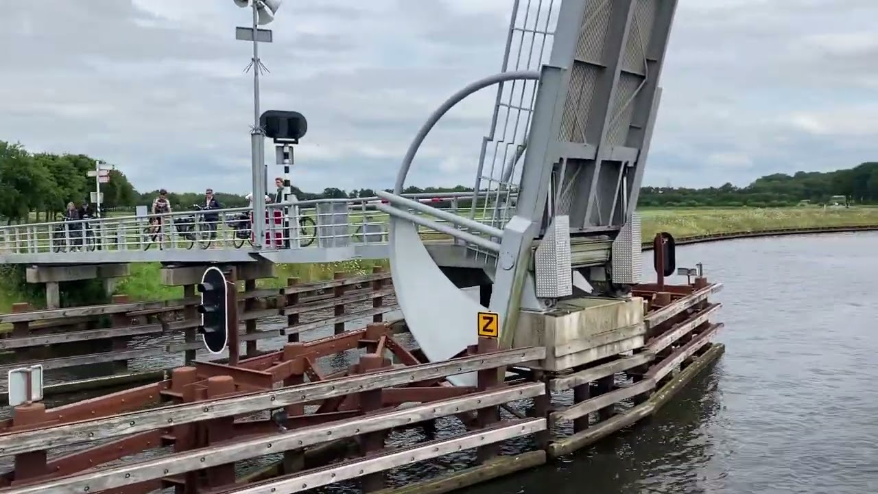 Rivier de Eem Robbedoes opvarend richting Amersfoort brugopening Malebrug