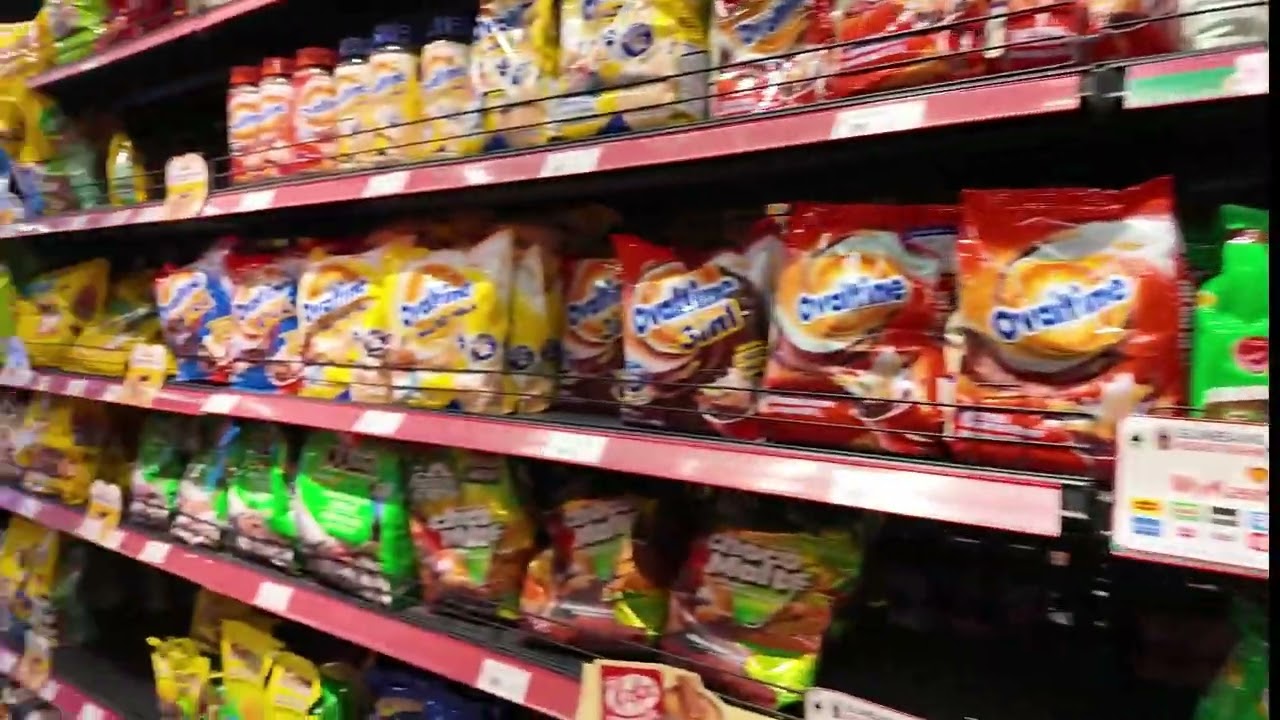 Belanja di supermarket Toserba serba ada di Malaysia. 
